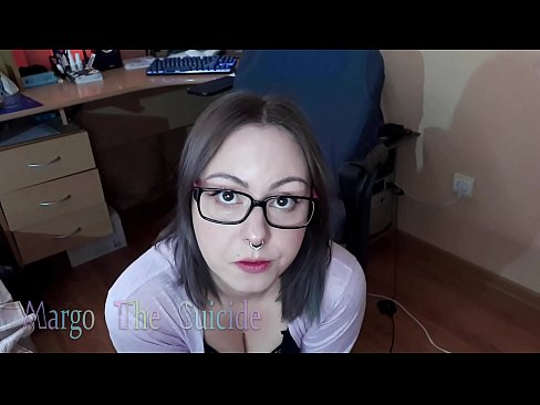 ❤️ Sexy Girl mit Brille saugt Dildo tief vor der Kamera ❌ Fuck video bei uns