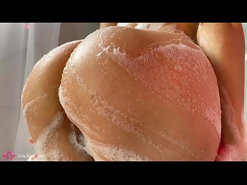 ❤️ Brünette masturbiert Muschi mit Vibrator zu intensivem Orgasmus in der Dusche ❌ Fuck video bei uns