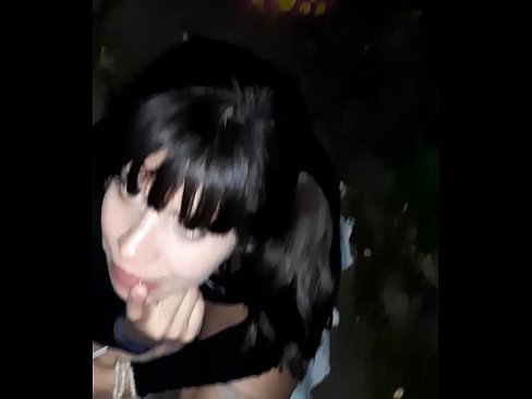 ❤️ Auf der Straße geschwollenen Penis im Austausch für Süßigkeiten ❌ Fuck video bei uns