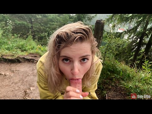 ❤️ Mädchen schluckt Sperma nach einem öffentlichen Blowjob - Eva Elfi ❌ Fuck video bei uns